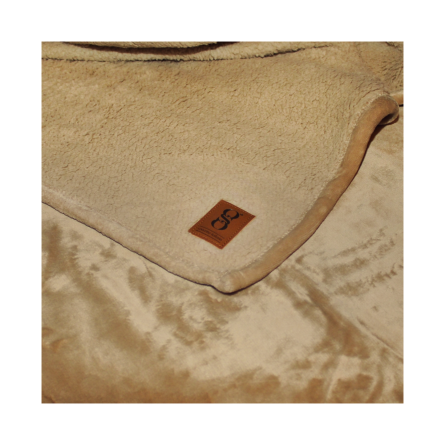 Plaid Hiver en Polaire Anallergique - 130x160cm | Effet Velours, Doux au Toucher, Lavable en Machine.
